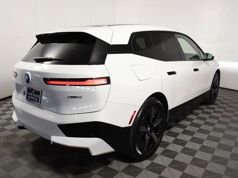 Used 2023 BMW iX xDrive50 w/ Sport Package AWD/4WD image 6
