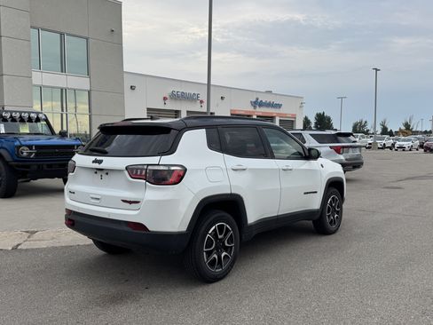 Used 2024 Jeep Compass Trailhawk AWD/4WD image 4