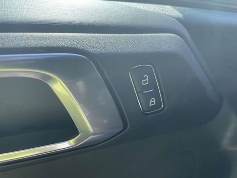 New 2025 Ford Bronco Badlands image 13