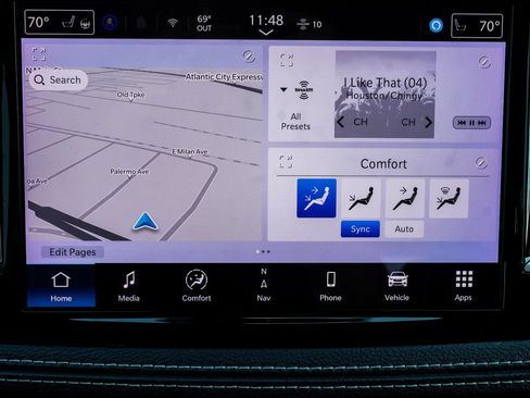 Used 2024 Chrysler Pacifica Limited FWD image 16