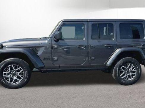 Used 2025 Jeep Wrangler Unlimited Sahara AWD/4WD image 5