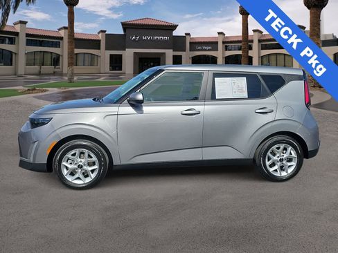 Used 2025 Kia Soul LX FWD image 5