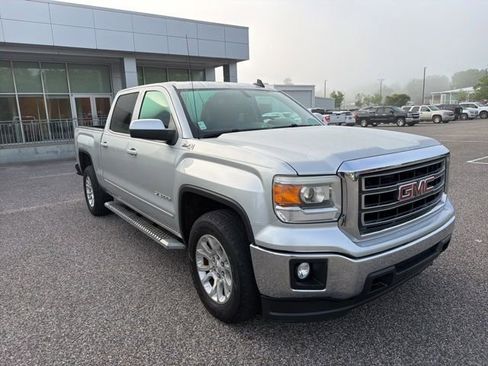 Used 2015 GMC Sierra 1500 SLE w/ SLE Value Package AWD/4WD image 3