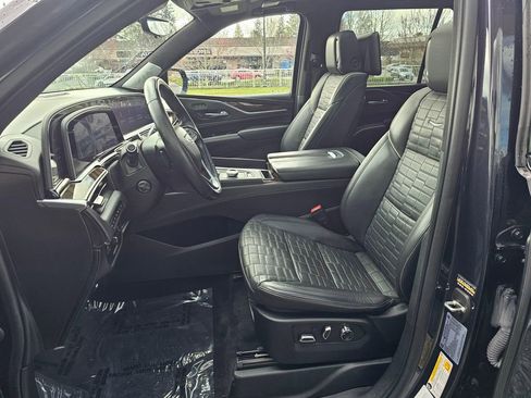 Used 2022 Cadillac Escalade Sport Platinum w/ Heavy-Duty Trailer Package image 23