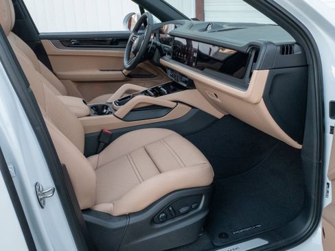 New 2026 Porsche Cayenne AWD/4WD image 32