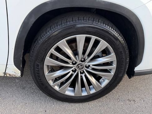Used 2022 Toyota Highlander Platinum FWD image 21