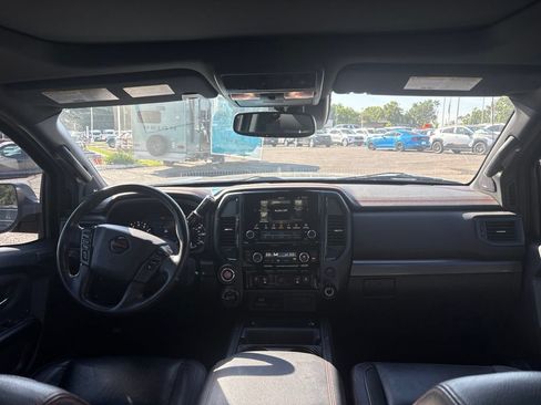 Used 2021 Nissan Titan PRO-4X w/ Pro-4x Convenience Package AWD/4WD image 10