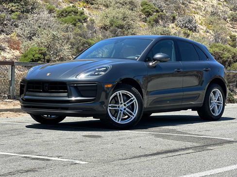 Used 2025 Porsche Macan image 1