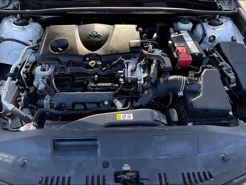 Used 2019 Toyota Camry LE image 10