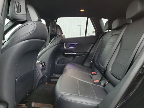 Used 2023 Mercedes-Benz GLC 300 4MATIC image 11