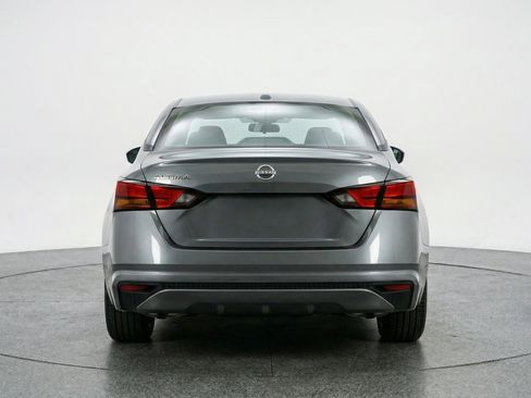 Used 2025 Nissan Altima 2.5 SV FWD image 7