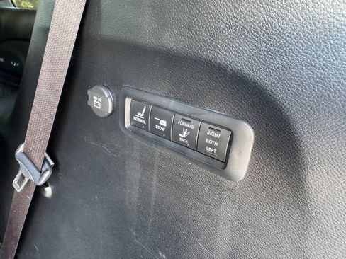 Used 2019 Chrysler Pacifica Limited w/ Advanced Safetytec Group FWD image 45