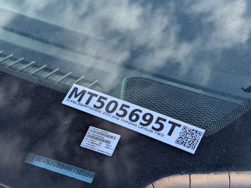 Used 2021 Jeep Compass Latitude w/ Sun and Sound Group image 34