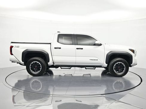 Used 2024 Toyota Tacoma TRD Off-Road AWD/4WD image 4