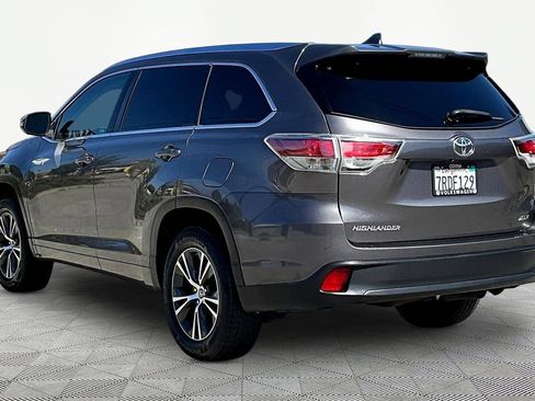 Used 2016 Toyota Highlander XLE FWD image 4