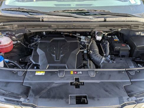 Used 2025 Kia Carnival FWD image 30