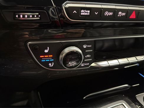 Used 2018 Audi Q7 3.0T Prestige w/ Prestige Package image 35