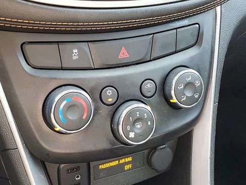 Used 2018 Chevrolet Trax LT w/ LT Convenience Package AWD/4WD image 28