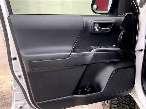 Used 2017 Toyota Tacoma SR5 AWD/4WD image 27