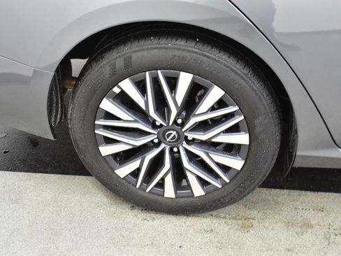Used 2025 Nissan Altima 2.5 SV FWD image 34