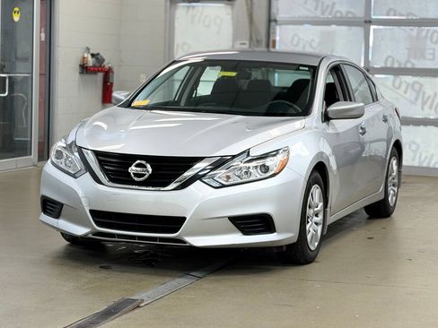 Used 2017 Nissan Altima 2.5 S w/ Power Driver Seat Package FWD image 3