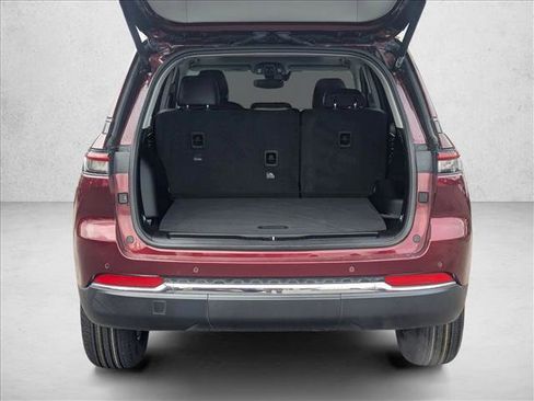 Used 2023 Jeep Grand Cherokee Limited image 6