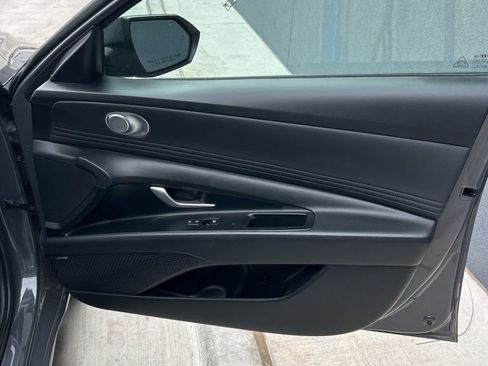 Certified 2025 Hyundai Elantra Limited FWD image 15