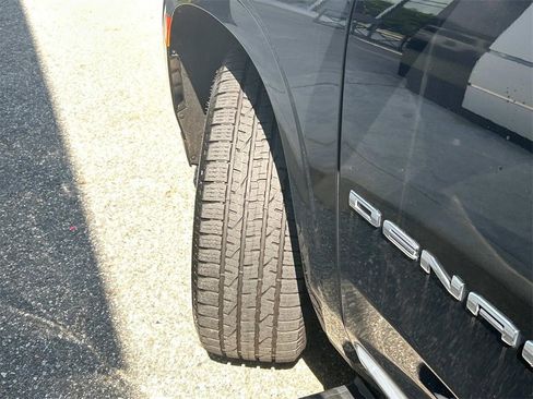 Used 2022 GMC Yukon XL Denali image 10