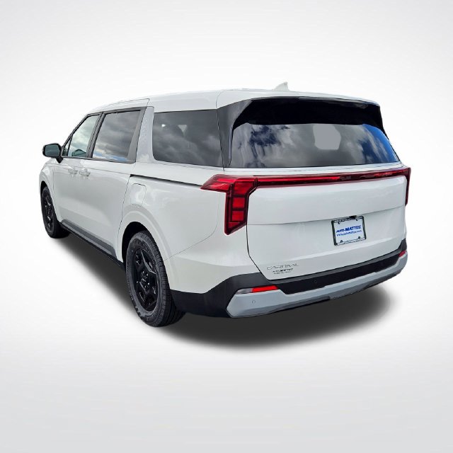 Used 2025 Kia Carnival FWD image 3