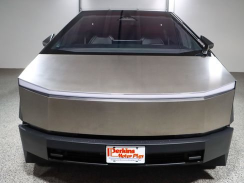 Used 2024 Tesla Cybertruck AWD Crew Cab image 4