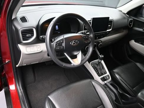 Used 2024 Hyundai Venue SEL FWD image 13