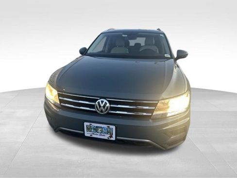 Used 2019 Volkswagen Tiguan SE w/ Panoramic Sunroof Package AWD/4WD image 4