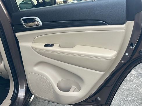 Used 2021 Jeep Grand Cherokee Laredo image 21