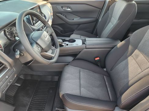 Used 2026 Nissan Rogue SV FWD image 8
