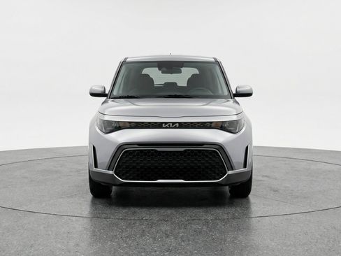 Used 2025 Kia Soul LX w/ LX Technology Package FWD image 2