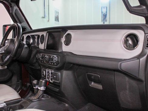 Used 2021 Jeep Gladiator Overland image 33
