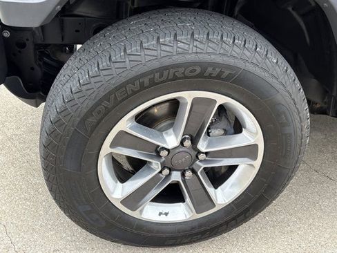Used 2018 Jeep Wrangler Unlimited Sahara AWD/4WD image 13