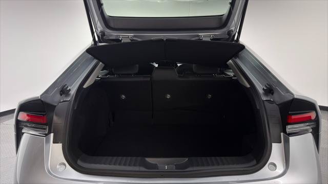 Used 2025 Toyota Prius LE FWD image 18