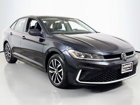 Used 2025 Volkswagen Jetta SE FWD image 3