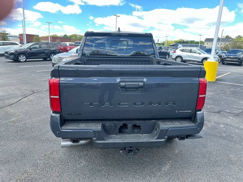 Used 2026 Toyota Tacoma TRD Off-Road w/ TRD Off Road Upgrade Package AWD/4WD image 4