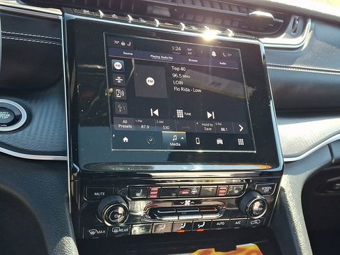 Used 2023 Jeep Grand Cherokee Altitude image 24