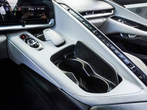 Used 2022 Chevrolet Corvette Stingray Premium Conv w/ Z51 Performance Package RWD image 23