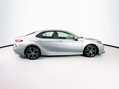 Used 2018 Toyota Camry SE FWD image 10