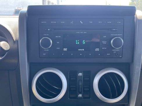 Used 2010 Jeep Wrangler Unlimited Sahara w/ Dual Top Group AWD/4WD image 19