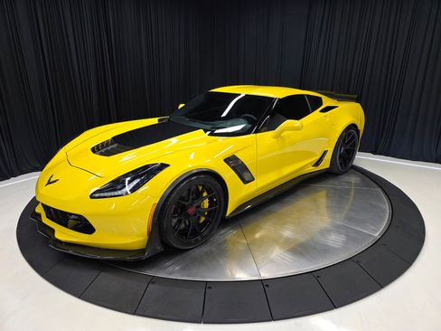 Used 2016 Chevrolet Corvette Z06 w/ 3LZ Preferred Equipment Group image 9