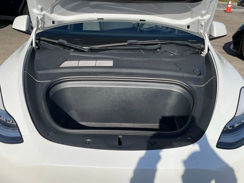 Used 2021 Tesla Model Y Long Range image 12