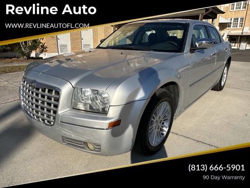 Used 2010 Chrysler 300 Touring image 1
