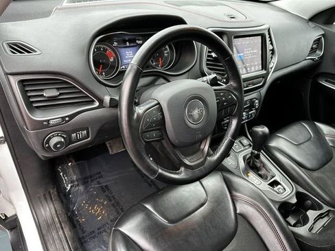 Used 2020 Jeep Cherokee Trailhawk w/ Cold Weather Group AWD/4WD image 9