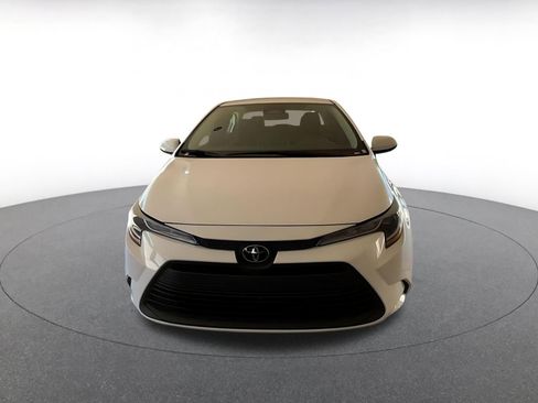 Used 2025 Toyota Corolla LE image 4