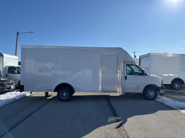New 2025 Chevrolet Express 4500 w/ Power Convenience Package RWD image 29